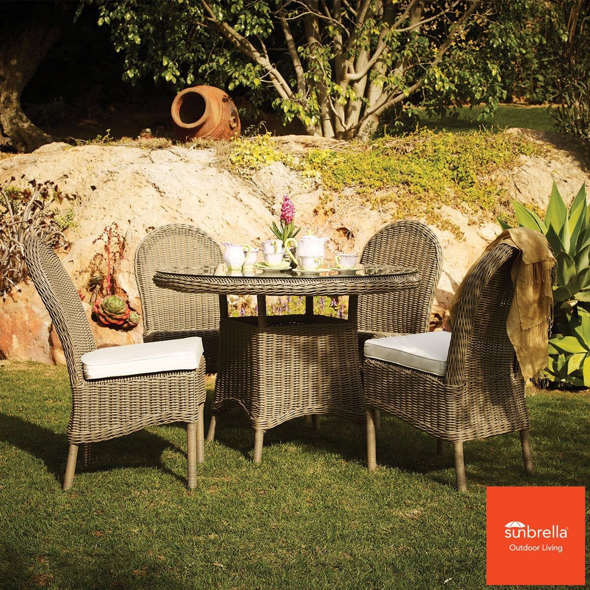 Akula Living Colonial 5 Piece Round Dining Set - McGrocer