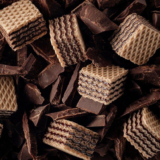 Loacker Dark Chocolate Quadratini Wafers 125g