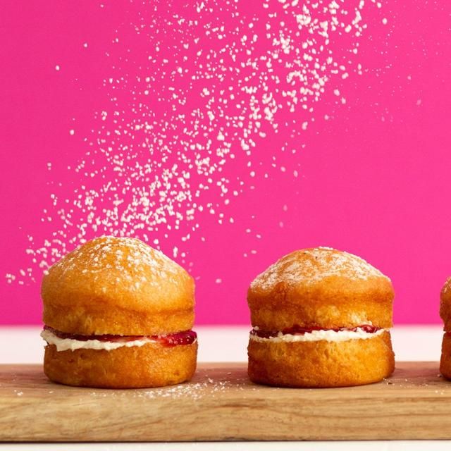 Oggs Victoria Sponge Cakes 4 x 46g