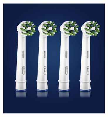 Oral-B CrossAction Toothbrush Head with CleanMaximiser Technology, 4 Pack