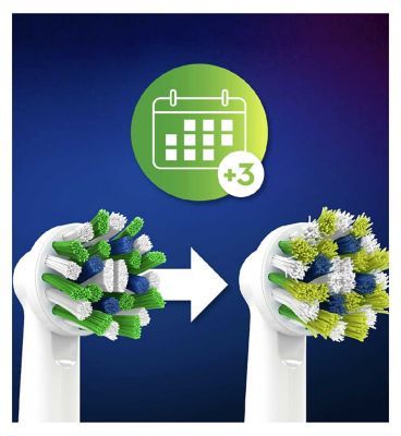 Oral-B CrossAction Toothbrush Head with CleanMaximiser Technology, 4 Pack