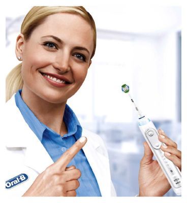 Oral-B Precision Clean Toothbrush Head with CleanMaximiser Technology, 8 Pack