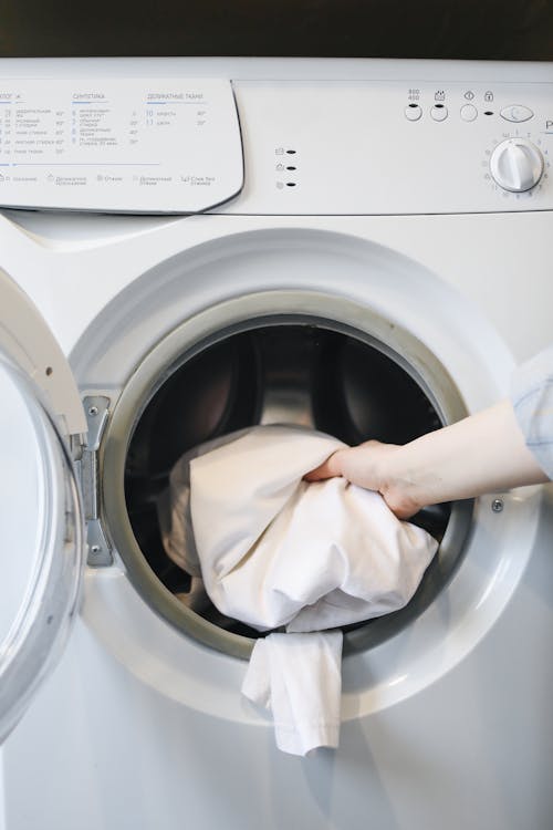 Effective Tips to Remove Stains from White Clothes