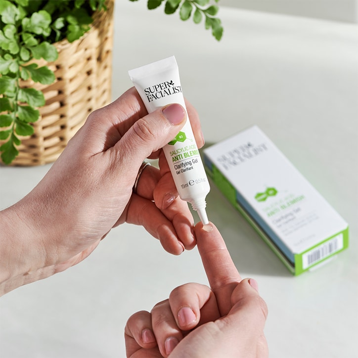 Super Facialist Salicylic Acid Anti-Blemish Clarifying Gel 15ml GOODS Holland&Barrett