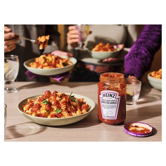 Heinz Black &amp;amp; Roasted Garlic Pasta Sauce 350g   350g