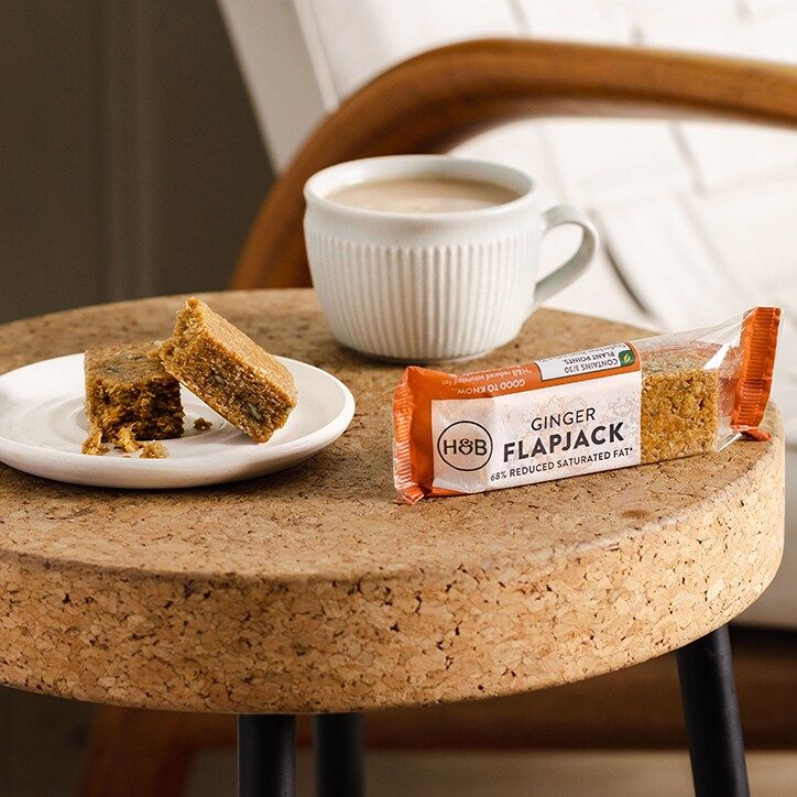 Holland &amp;amp; Barrett Cherry Bakewell Flapjack 80g