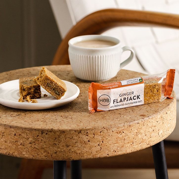 Holland &amp;amp; Barrett Cherry Bakewell Flapjack 80g Ginger