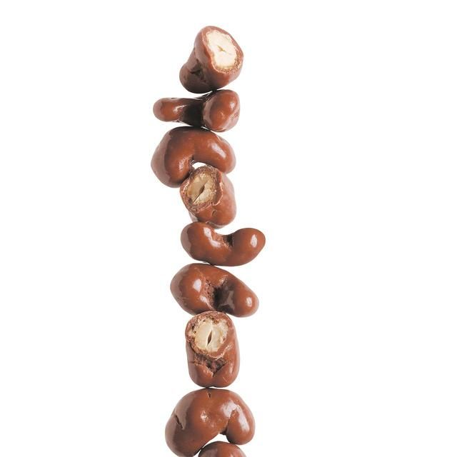 M&amp;amp;S Belgian Milk Chocolate Cashews   85g