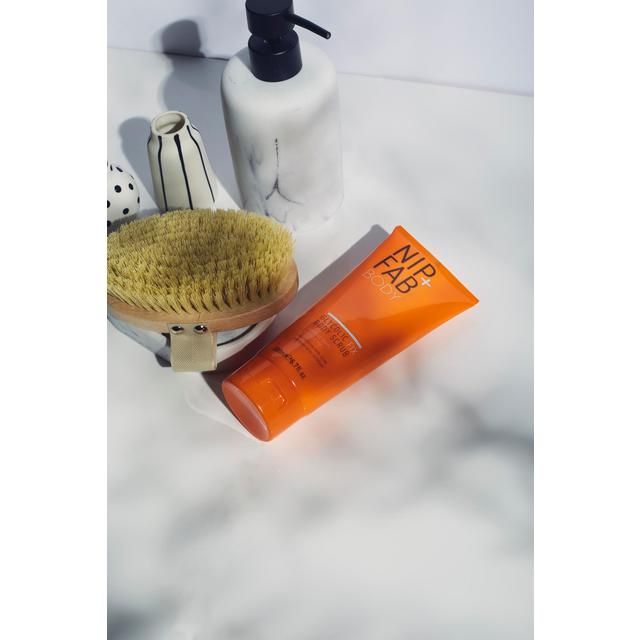 Nip+Fab Glycolic Fix Body Scrub   200ml