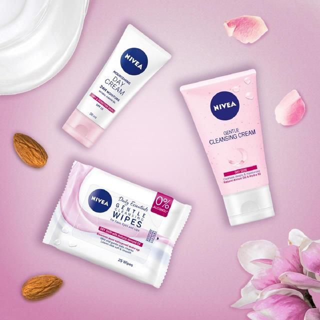 NIVEA Day Cream Face Moisturiser for Dry &amp;amp; Sensitive Skin SPF15   50ml