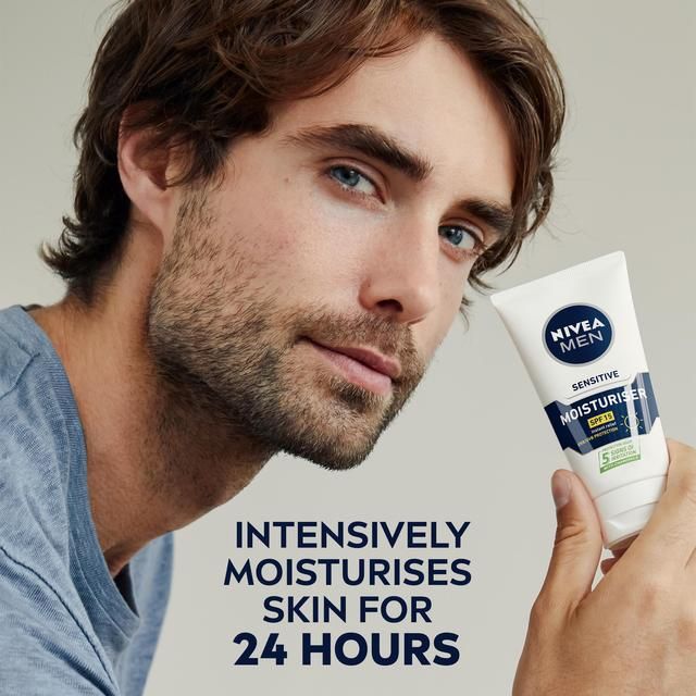 Nivea Men Sensitive Moisturiser SPF15   75ml