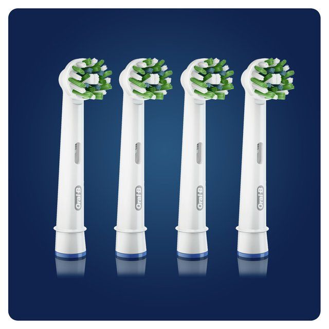 Oral-B CrossAction Toothbrush Heads - White   4 per pack