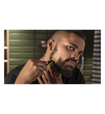 Philips OneBlade Gift Set for Face Trimming, Edging &amp;amp; Shaving QP2520/65