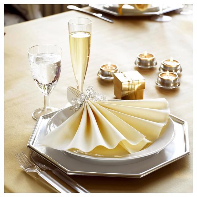 Plastic 135ml Champagne Flutes   10 per pack