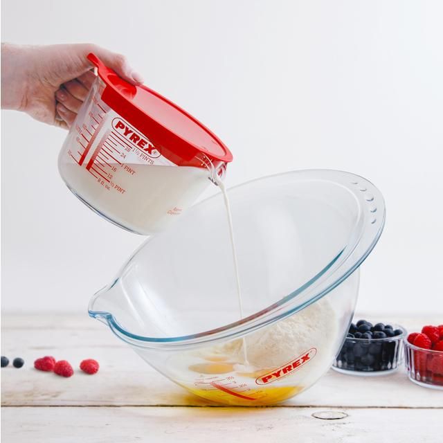 Pyrex Jug with Lid 1L